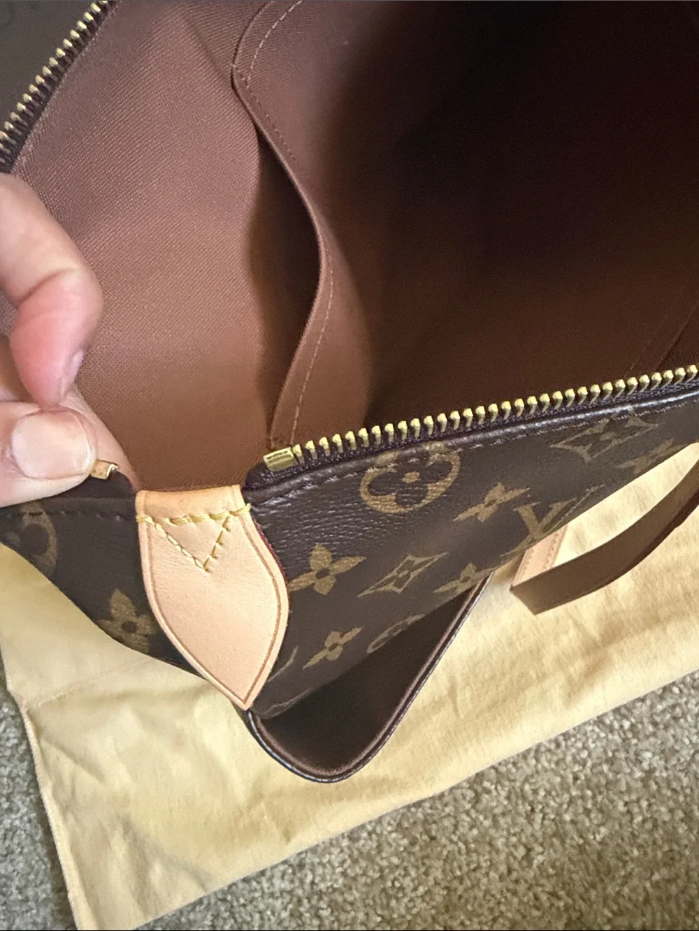 Authentic new Louis Vuitton Paperwork and Dust Bag in Cream and Brown - Picture 6 of 10